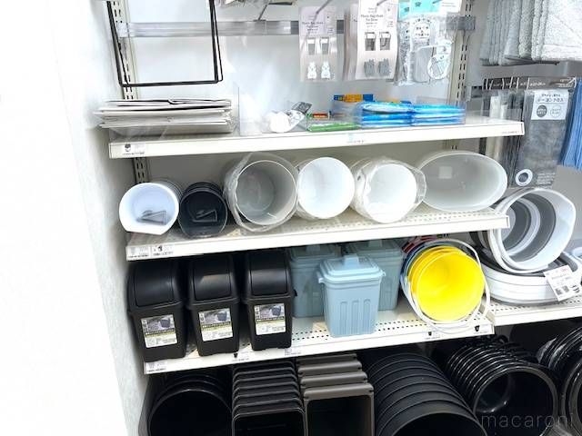 キャンドゥの車用ゴミ箱の売り場の風景