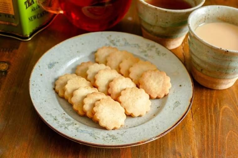 皿に盛られたクッキー