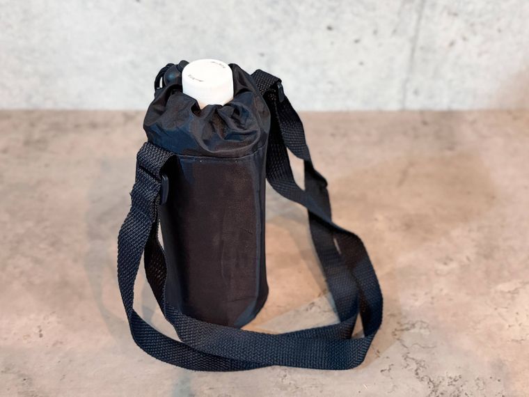 ペットボトルを入れた状態のペットボトルホルダー