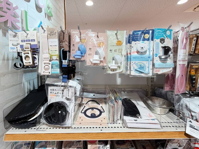 キャンドゥのドリンクカップホルダーを売っているエリア