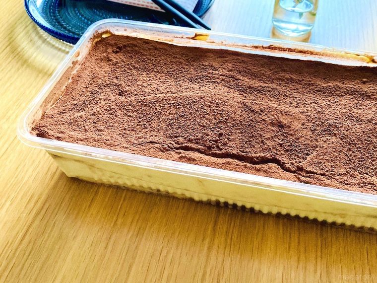 パッケージの蓋を取ったコストコのイタリアンティラミス