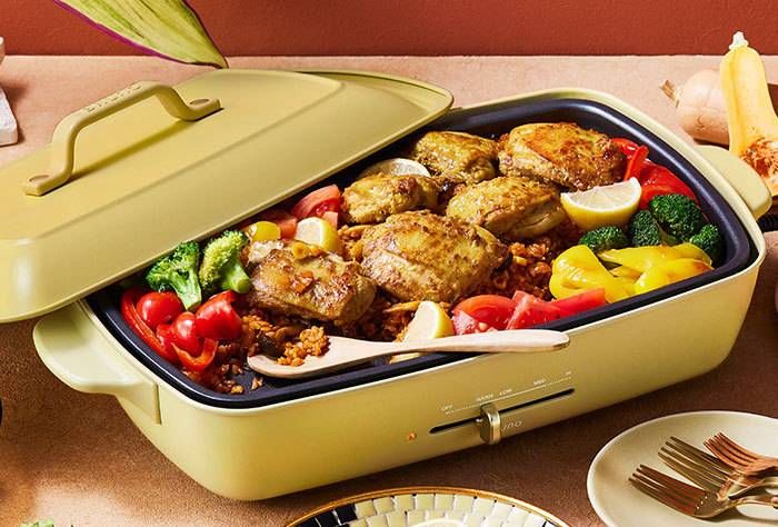 ホットプレートで調理している例