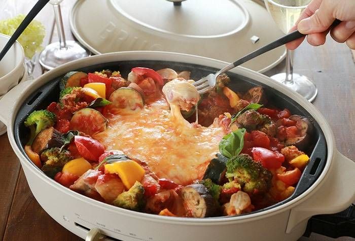 ホットプレートで調理している例