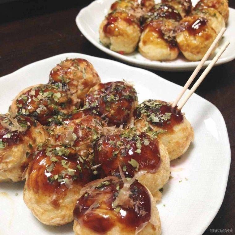 丸皿に盛り付けたたこ焼き