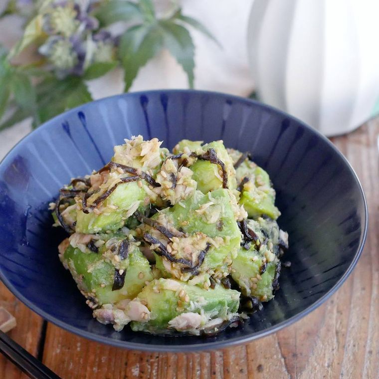 塩昆布とツナが和えられた無限アボカド