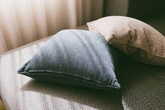 クッションが2個置かれている