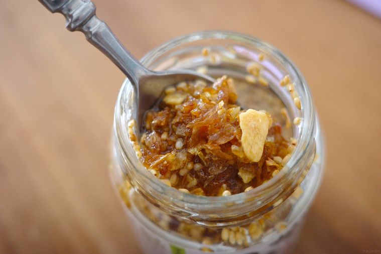 揚げ葱がザクッと香ばしい食べるねぎ油の中身