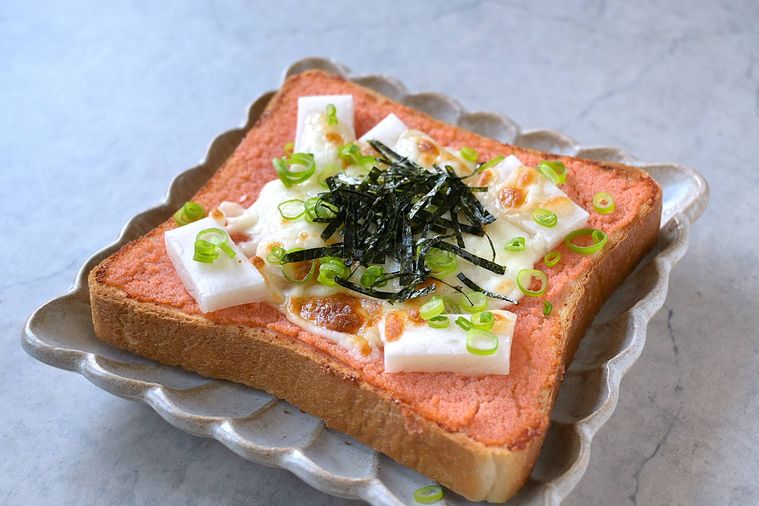 切り餅のアレンジレシピ。明太もちチーズトースト