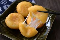 居酒屋の人気メニューポテトチーズもちの作り方。レンチン揚げ焼きでカリもち