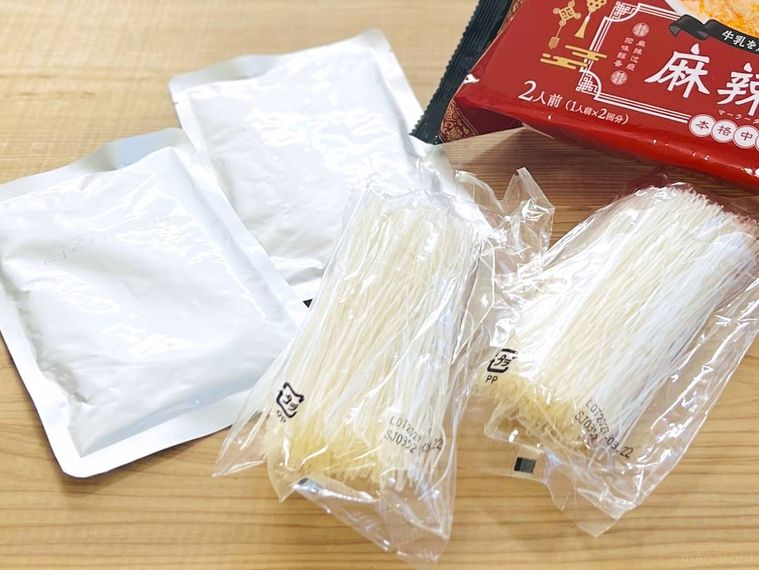 業務スーパーの麻辣湯の素を開封した様子