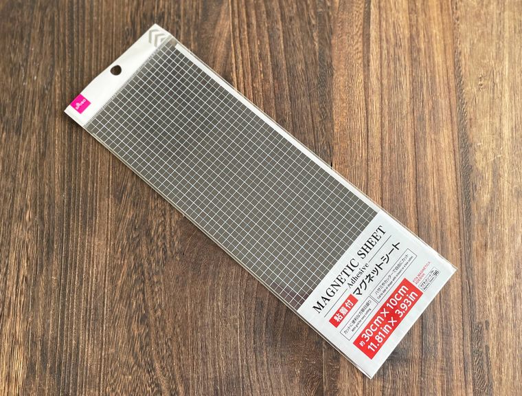 ダイソーの粘着付きマグネットシート