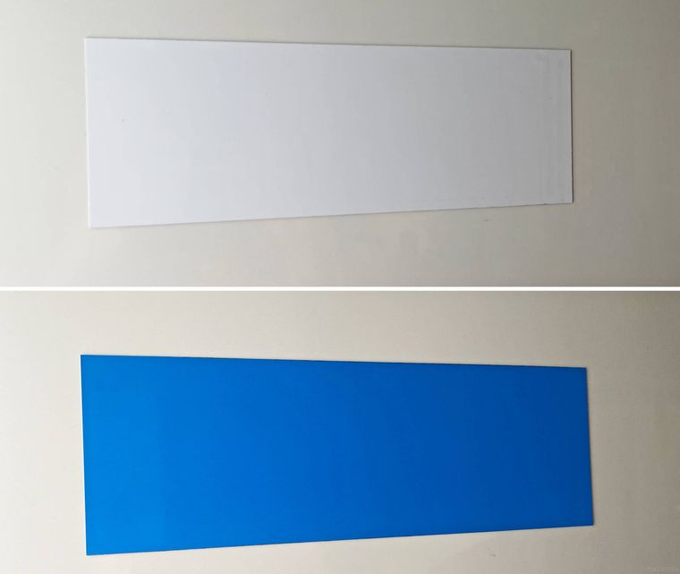 両面マグネットシートを冷蔵庫に貼り付けた様子