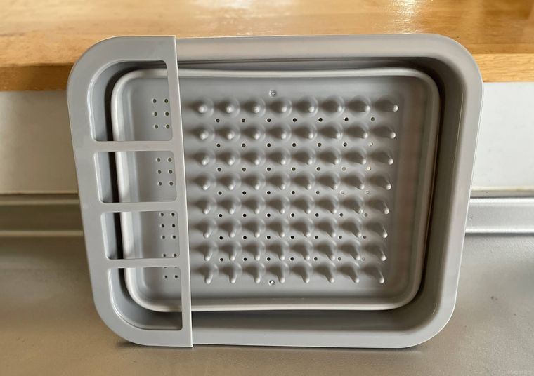 折りたたんだ水切りかご