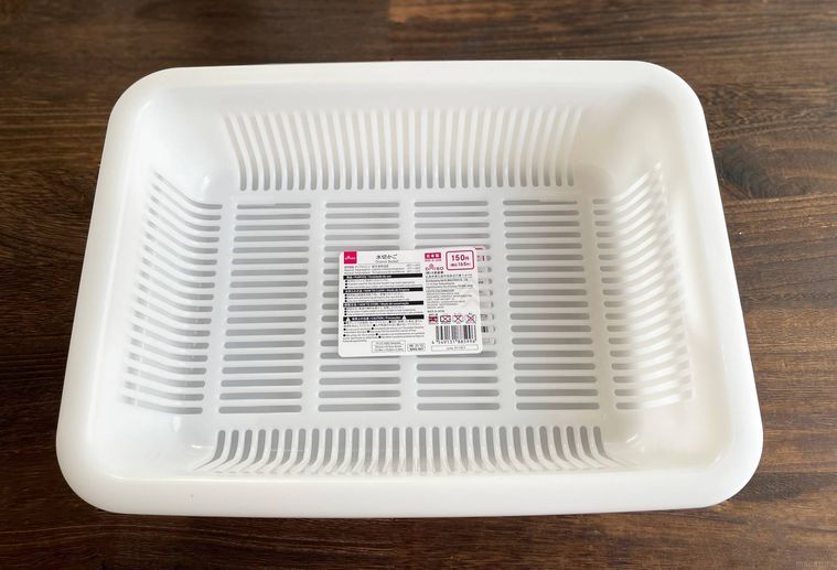 ダイソーの水切りかごとトレイ
