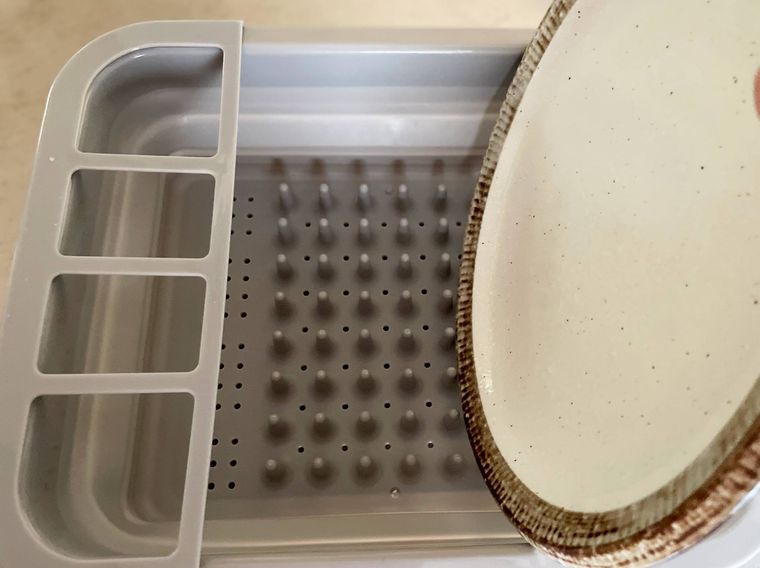 折りたためる水切りかごの底部