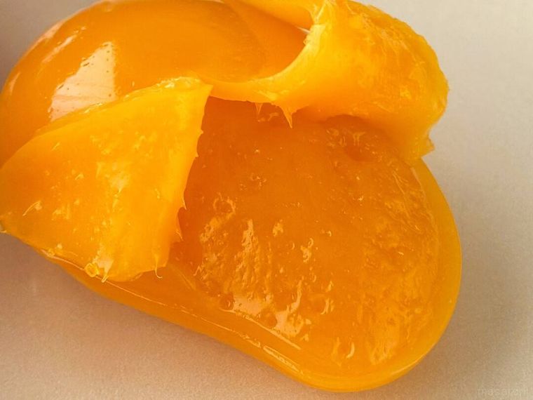 剥いた超BIG剥く生グミマンゴーの中の様子