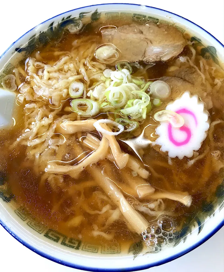 器に盛られた佐野ラーメン