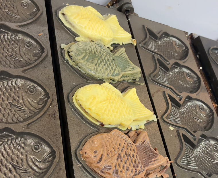 たい焼きを焼いているところ