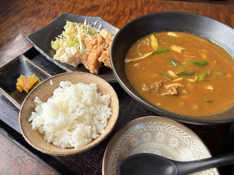 カレーうどんと唐揚げのセット