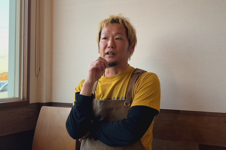 インタビューを受ける池野さん