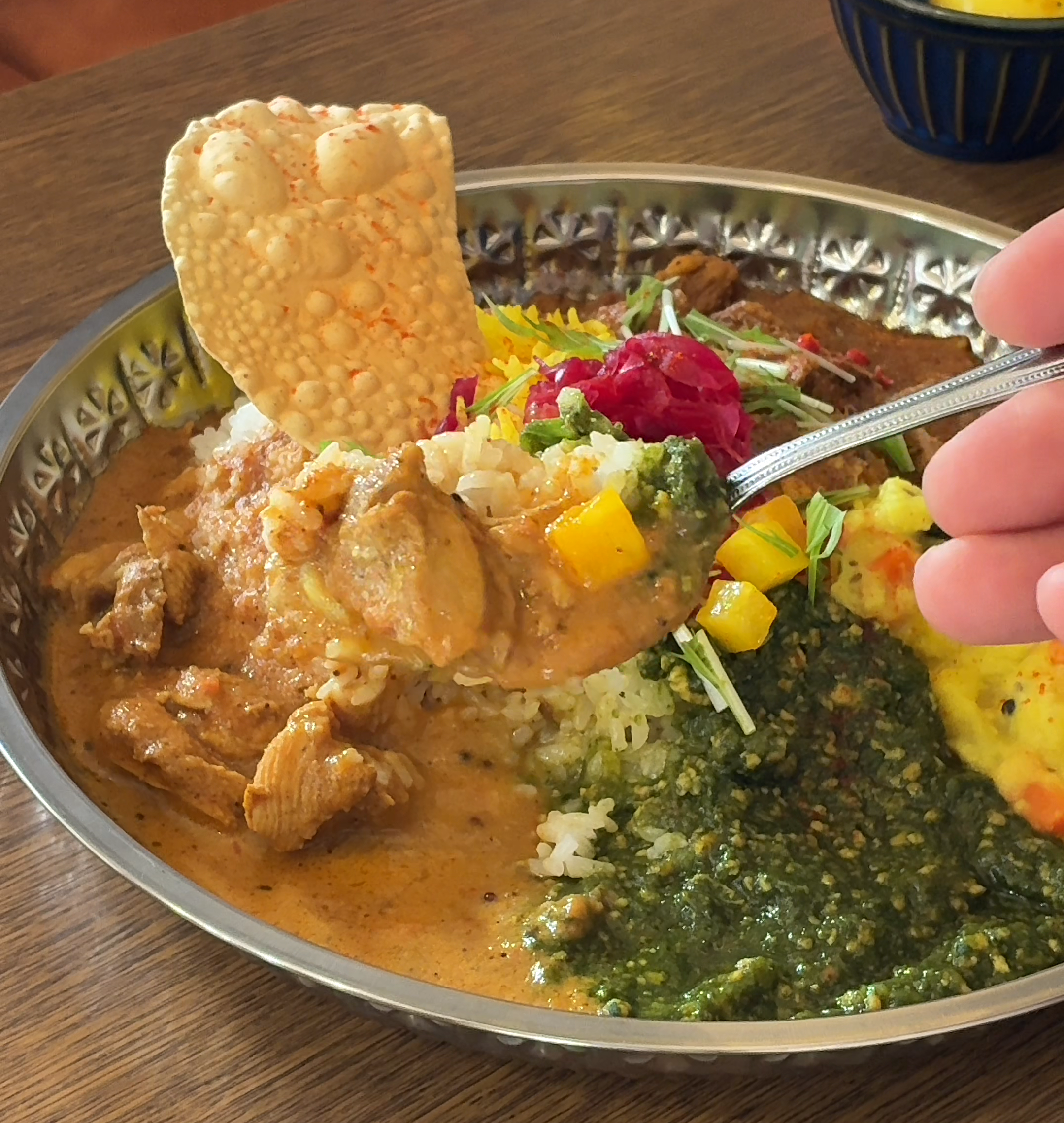 トモカレー】完成しないから面白い。路地裏で進化するスパイスカレー