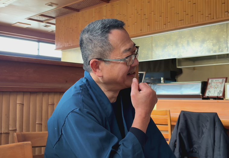 インタビューを受ける森田さん