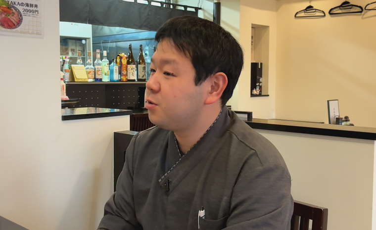 インタビューを受ける澤田さん