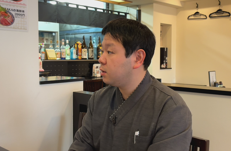 インタビューを受ける澤田さん