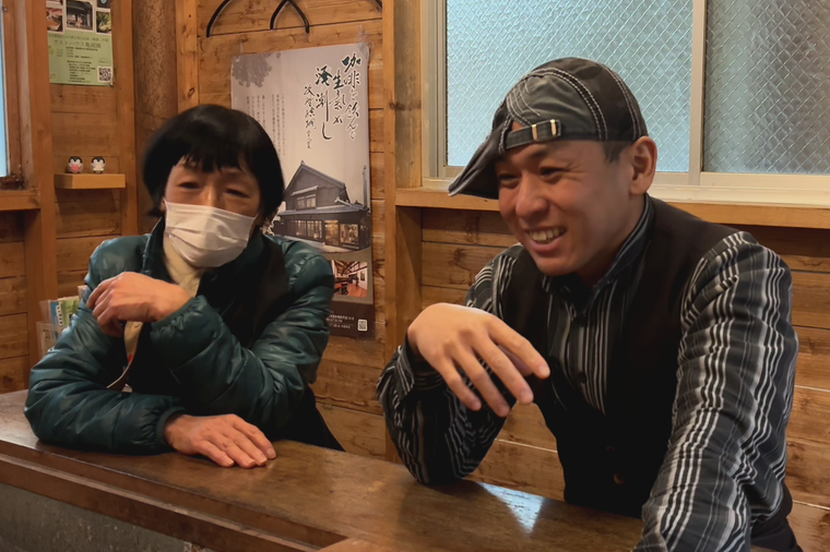 インタビューを受ける佐々木親子