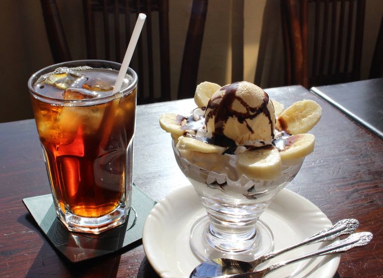 チョコバナナパフェとアイスコーヒー