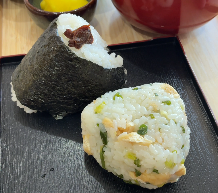 喫茶ナカイのおむすび2種