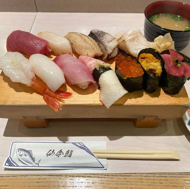 寿司下駄にのせられた愛姫