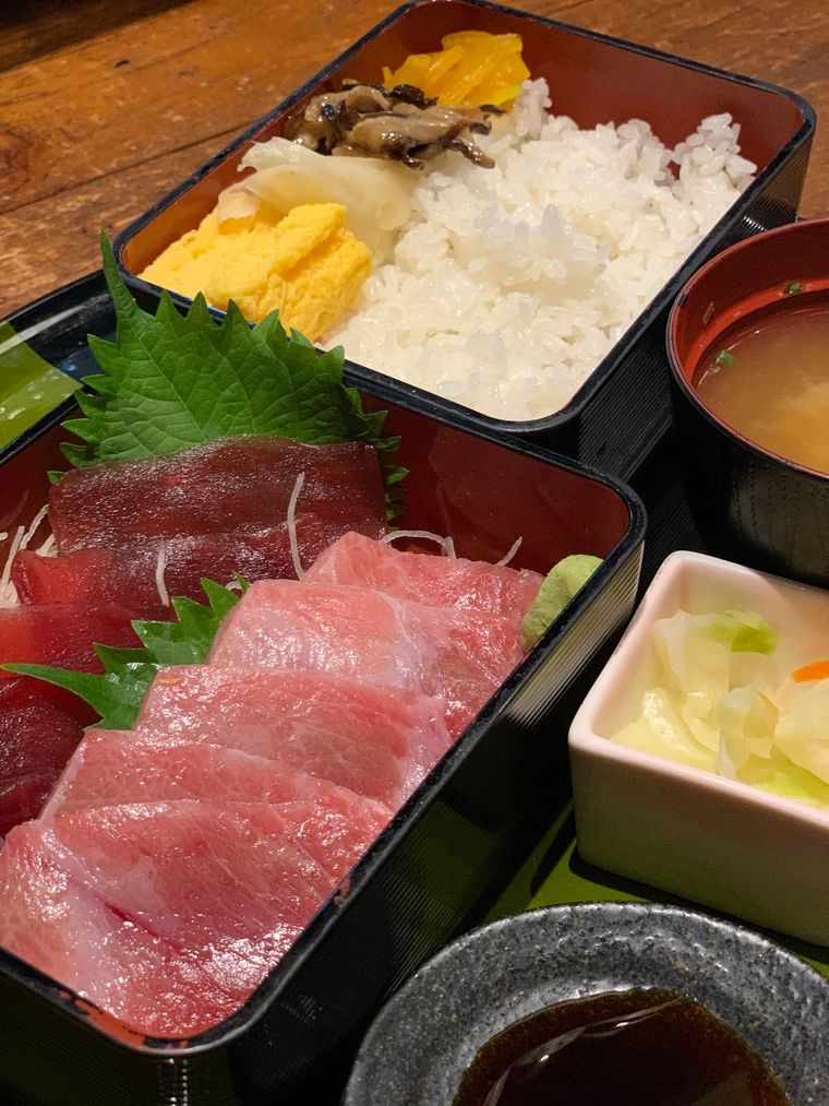 ぽんしゅ館の贅沢まぐろ重