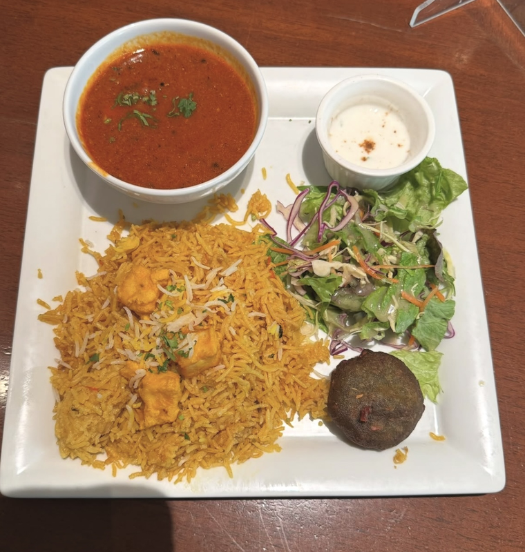 シターラダイナーのビリヤニセットの写真