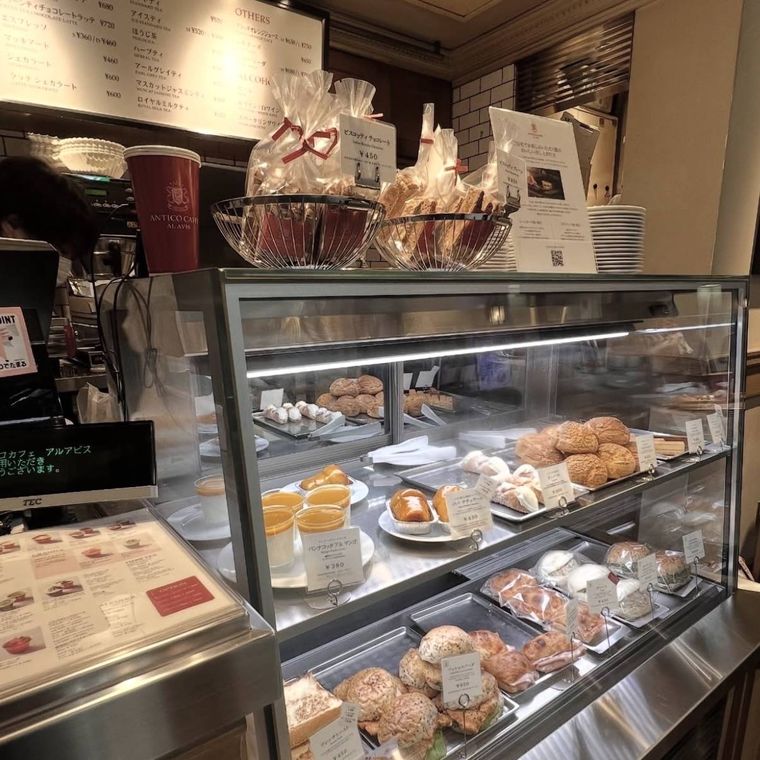アンティコカフェ アルアビス 池袋店のショーケース