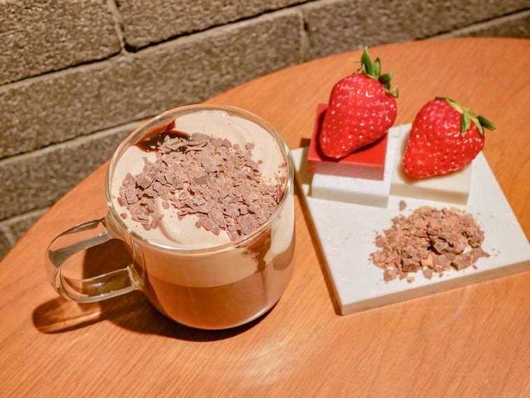 スターバックスの新作カカオ ムース ラテ