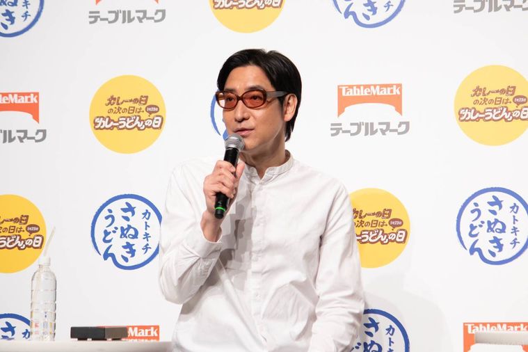 テーブルマークカトキチさぬきうどんについて語る小宮山雄飛さん