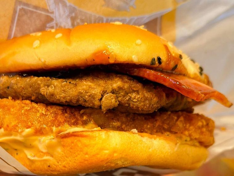 ザク切りポテト肉厚ビーフ やみつきコンソメペッパーマヨの断面