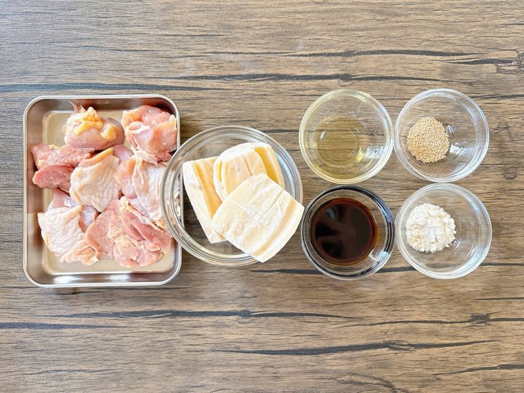 冷凍れんこんと鶏肉の煮物の材料