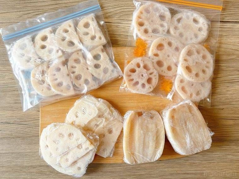 さまざまな切り方をして冷凍したれんこん