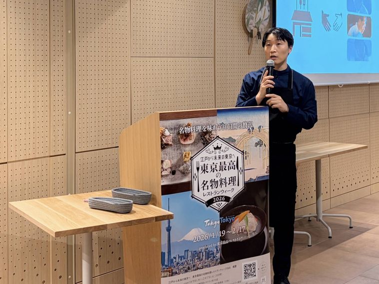 マイクを持つ8goのシェフ、野田達也氏