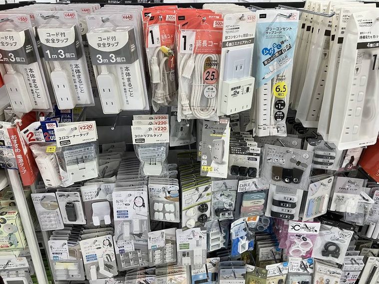 キャンドゥ店内の延長コード類の売り場