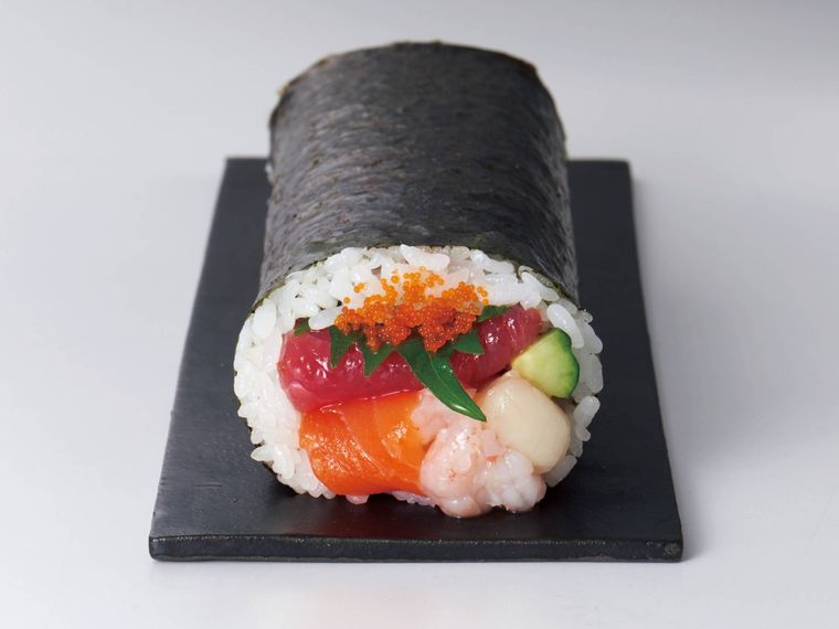 12. 7種具材の豪華海鮮巻