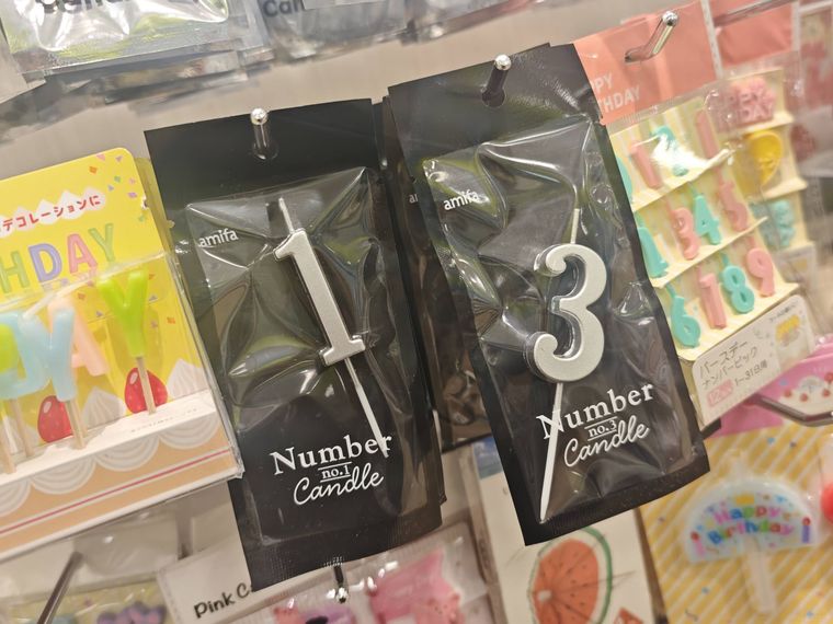Number candleが販売されている