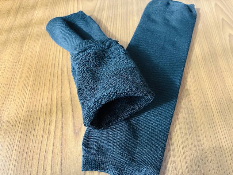 ショート丈のレッグウォーマーの外側と内側