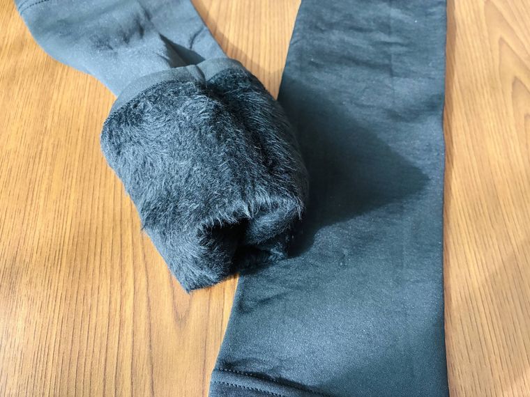 裏ボアレッグウォーマーの外側と内側