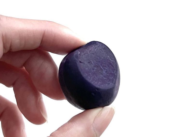 ぶどう味 カリカリ梅の断面