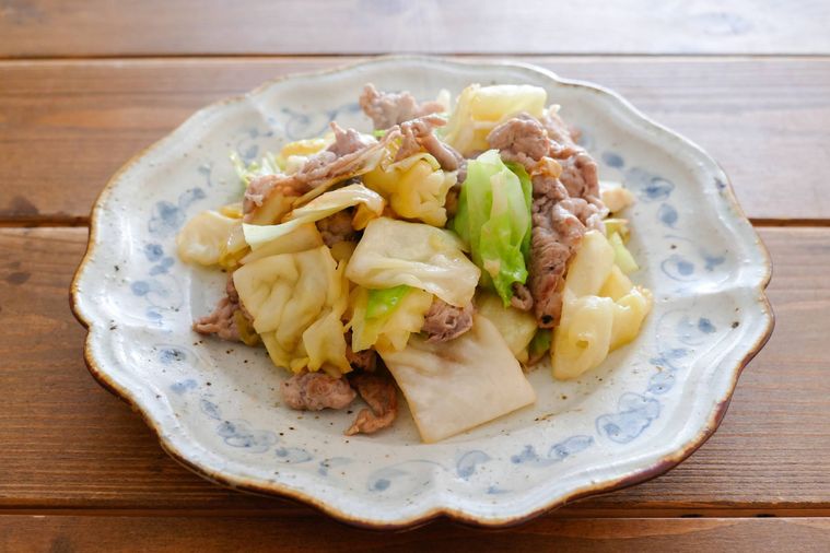キャベツと豚こまの塩炒め