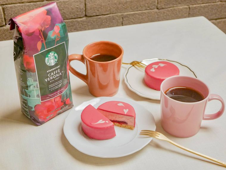 華やかなルビーチョコに注目スタバ新作ルビーチョコレートケーキを最速レビュー