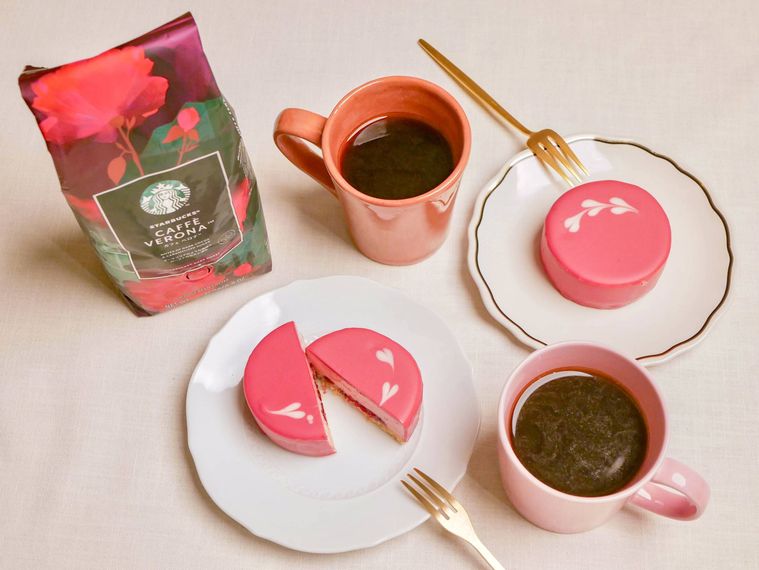 スターバックスの新作スイーツルビーチョコレートケーキ